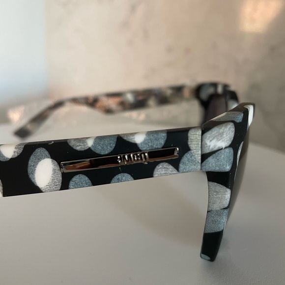 NWT McQ Alexander McQueen MQ0011S women’s sunglasses in grey/white - Picture 4 of 6